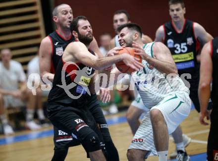 Basketball Zweite Liga 2021/2022. Grunddurchgang 2. Runde.  KOS Celovec gegen Mattersburg Rocks. Marin Sliskovic (KOS), Tobias Winkler  (Mattersburg). Klagenfurt, am 16.10.2021.
Foto: Kuess
www.qspictures.net
---
pressefotos, pressefotografie, kuess, qs, qspictures, sport, bild, bilder, bilddatenbank