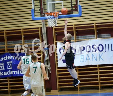 Basketball Zweite Liga 2021/2022. Grunddurchgang 2. Runde.  KOS Celovec gegen Mattersburg Rocks. Erik Groznik (KOS), Claudio Vancura (Mattersburg). Klagenfurt, am 16.10.2021.
Foto: Kuess
www.qspictures.net
---
pressefotos, pressefotografie, kuess, qs, qspictures, sport, bild, bilder, bilddatenbank