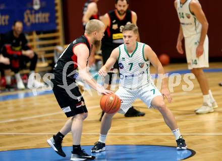 Basketball Zweite Liga 2021/2022. Grunddurchgang 2. Runde.  KOS Celovec gegen Mattersburg Rocks. Valentin Pasterk (KOS), Claudio Vancura  (Mattersburg). Klagenfurt, am 16.10.2021.
Foto: Kuess
www.qspictures.net
---
pressefotos, pressefotografie, kuess, qs, qspictures, sport, bild, bilder, bilddatenbank