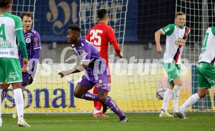 Fussball. Bundesliga. SK Austria Klagenfurt gegen  SK Rapid.  Torjubel Gloire Amanda, Alex Timossi Andersson (Klagenfurt). Klagenfurt, am 16.10.2021.
Foto: Kuess
www.qspictures.net
---
pressefotos, pressefotografie, kuess, qs, qspictures, sport, bild, bilder, bilddatenbank