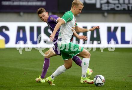 Fussball. Bundesliga. SK Austria Klagenfurt gegen  SK Rapid. Tim Maciejewski,  (Klagenfurt), Marco Gruell  (SK Rapid). Klagenfurt, am 16.10.2021.
Foto: Kuess
www.qspictures.net
---
pressefotos, pressefotografie, kuess, qs, qspictures, sport, bild, bilder, bilddatenbank