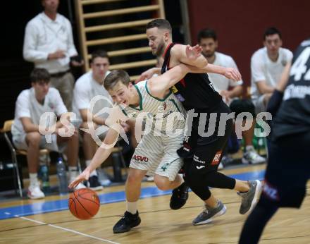 Basketball Zweite Liga 2021/2022. Grunddurchgang 2. Runde.  KOS Celovec gegen Mattersburg Rocks.  Andi Smrtnik (KOS), Julian Hartl (Mattersburg). Klagenfurt, am 16.10.2021.
Foto: Kuess
www.qspictures.net
---
pressefotos, pressefotografie, kuess, qs, qspictures, sport, bild, bilder, bilddatenbank