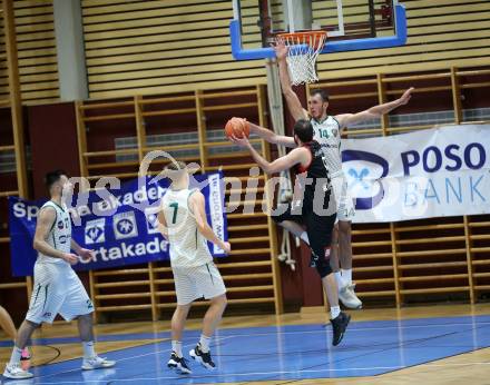 Basketball Zweite Liga 2021/2022. Grunddurchgang 2. Runde.  KOS Celovec gegen Mattersburg Rocks. Marko Gutalj (KOS), Tobias Winkler  (Mattersburg). Klagenfurt, am 16.10.2021.
Foto: Kuess
www.qspictures.net
---
pressefotos, pressefotografie, kuess, qs, qspictures, sport, bild, bilder, bilddatenbank