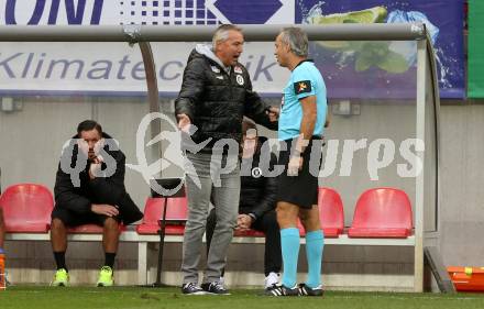 Fussball. Bundesliga. SK Austria Klagenfurt gegen  SK Rapid. Trainer Peter Pacult,   (Klagenfurt), Schiedsrichter Rene Eisner. Klagenfurt, am 16.10.2021.
Foto: Kuess
www.qspictures.net
---
pressefotos, pressefotografie, kuess, qs, qspictures, sport, bild, bilder, bilddatenbank