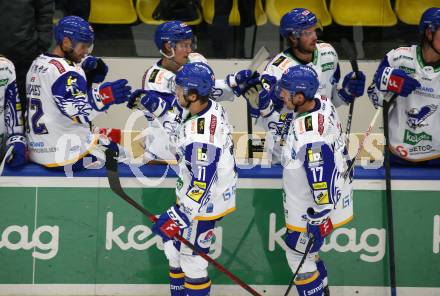 EBEL. Eishockey Bundesliga. VSV gegen Moser Medical Graz99ers. Torjubel Renars Krastenbergs, Scott Kosmachuk  (VSV). Villach, am 17.10.2021.
Foto: Kuess
www.qspictures.net
---
pressefotos, pressefotografie, kuess, qs, qspictures, sport, bild, bilder, bilddatenbank