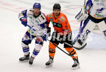 EBEL. Eishockey Bundesliga. VSV gegen Moser Medical Graz99ers.  Sebastian Zauner,  (VSV), Joey Martin  (Graz). Villach, am 17.10.2021.
Foto: Kuess
www.qspictures.net
---
pressefotos, pressefotografie, kuess, qs, qspictures, sport, bild, bilder, bilddatenbank