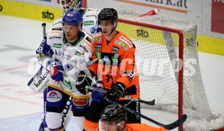 EBEL. Eishockey Bundesliga. VSV gegen Moser Medical Graz99ers.  Derek Joslin,  (VSV),  Mike Zalewski (Graz). Villach, am 17.10.2021.
Foto: Kuess
www.qspictures.net
---
pressefotos, pressefotografie, kuess, qs, qspictures, sport, bild, bilder, bilddatenbank