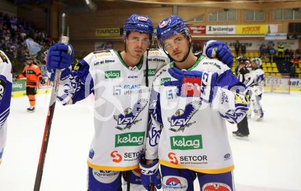 EBEL. Eishockey Bundesliga. VSV gegen Moser Medical Graz99ers.  Scott Kosmachuk, Renars Krastenbergs (VSV). Villach, am 17.10.2021.
Foto: Kuess
www.qspictures.net
---
pressefotos, pressefotografie, kuess, qs, qspictures, sport, bild, bilder, bilddatenbank