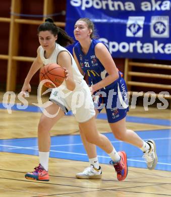 Basketball Damen Superliga 2021/2022. Grunddurchgang 3. Runde.  KOS Celovec Damen gegen DBB LZ OOE. Sasa Tomazic  (KOS), Lara Mendl  (DBB LZ OOE). Klagenfurt, am 16.10.2021.
Foto: Kuess
www.qspictures.net
---
pressefotos, pressefotografie, kuess, qs, qspictures, sport, bild, bilder, bilddatenbank