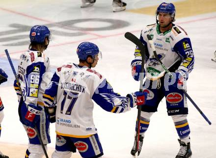 EBEL. Eishockey Bundesliga. VSV gegen Moser Medical Graz99ers.  Torjubel Anton Karlsson, Scott Kosmachuk, Joel Broda (VSV). Villach, am 17.10.2021.
Foto: Kuess
www.qspictures.net
---
pressefotos, pressefotografie, kuess, qs, qspictures, sport, bild, bilder, bilddatenbank