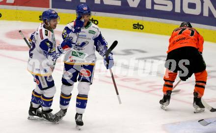 EBEL. Eishockey Bundesliga. VSV gegen Moser Medical Graz99ers.  Torjubel Benjamin Lanzinger, Renars Krastenbergs (VSV). Villach, am 17.10.2021.
Foto: Kuess
www.qspictures.net
---
pressefotos, pressefotografie, kuess, qs, qspictures, sport, bild, bilder, bilddatenbank