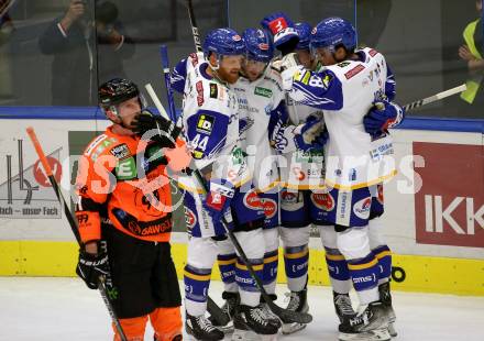 EBEL. Eishockey Bundesliga. VSV gegen Moser Medical Graz99ers. Torjubel Jamie Fraser, Chris Collins, Scott Kosmachuk, Derek Joslin  (VSV). Villach, am 17.10.2021.
Foto: Kuess
www.qspictures.net
---
pressefotos, pressefotografie, kuess, qs, qspictures, sport, bild, bilder, bilddatenbank