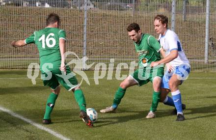 Fussball. Unterliga West. Landskron gegen Sachsenburg.  Stefan Stresch, Julian Brandstaetter,  (Landskron),  Matteo Dabringer   (Sachsenburg). Landskron, 16.10.2016.
Foto: Kuess
---
pressefotos, pressefotografie, kuess, qs, qspictures, sport, bild, bilder, bilddatenbank