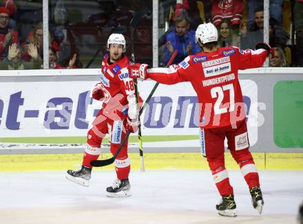 EBEL. Eishockey Bundesliga. KAC gegen	HCB Suedtirol Alperia. Torjubel Samuel Witting, Thomas Hundertpfund, (KAC). Klagenfurt, am 22.10.2021.
Foto: Kuess
www.qspictures.net

---
pressefotos, pressefotografie, kuess, qs, qspictures, sport, bild, bilder, bilddatenbank