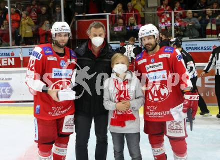 EBEL. Eishockey Bundesliga. KAC gegen	HCB Suedtirol Alperia. Rok Ticar, Thomas Koch (KAC). Klagenfurt, am 22.10.2021.
Foto: Kuess
www.qspictures.net

---
pressefotos, pressefotografie, kuess, qs, qspictures, sport, bild, bilder, bilddatenbank