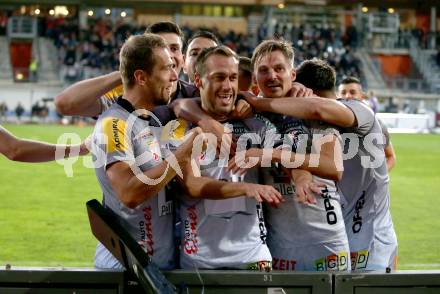 Fussball. Bundesliga. RZ Pellets WAC gegen SK Austria Klagenfurt. Torjubel  Mario Leitgeb, Michael Liendl, Thorsten Roecher (WAC). Wolfsberg, am 23.10.2021.
Foto: Kuess
www.qspictures.net

---
pressefotos, pressefotografie, kuess, qs, qspictures, sport, bild, bilder, bilddatenbank