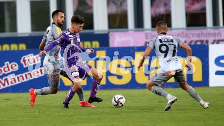 Fussball. Bundesliga. RZ Pellets WAC gegen SK Austria Klagenfurt. Eliel Peretz,  (WAC), Adis Jasic, Till Schumacher (Klagenfurt). Wolfsberg, am 23.10.2021.
Foto: Kuess
www.qspictures.net

---
pressefotos, pressefotografie, kuess, qs, qspictures, sport, bild, bilder, bilddatenbank