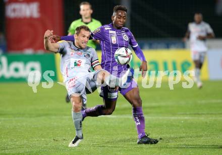 Fussball. Bundesliga. RZ Pellets WAC gegen SK Austria Klagenfurt. Mario Leitgeb,  (WAC), Gloire Amanda (Klagenfurt). Wolfsberg, am 23.10.2021.
Foto: Kuess
www.qspictures.net

---
pressefotos, pressefotografie, kuess, qs, qspictures, sport, bild, bilder, bilddatenbank