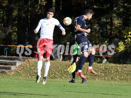 Fussball. Kaerntner Liga. Ferlach Atus gegen ATSV Wolfsberg.  Lukas Jaklitsch  (Ferlach),   Bastian Rupp  (Wolfsberg). Ferlach, 23.10.2021.
Foto: Kuess
---
pressefotos, pressefotografie, kuess, qs, qspictures, sport, bild, bilder, bilddatenbank