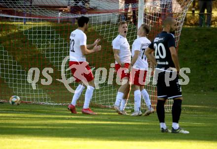 Fussball. Kaerntner Liga. Ferlach Atus gegen ATSV Wolfsberg.  Torjubel  Stephan Buergler, Hannes Marcel Schwarz, Tobias Alexander Schaflechner
 (Ferlach). Ferlach, 23.10.2021.
Foto: Kuess
---
pressefotos, pressefotografie, kuess, qs, qspictures, sport, bild, bilder, bilddatenbank