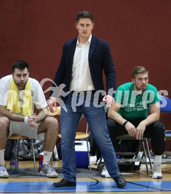 Basketball Austria Cup 2021/22.  KOS Celovec gegen  Vienna D.C. Timberwolves. Trainer Rok Heiligstein (KOS). Klagenfurt, am 24.10.2021.
Foto: Kuess
www.qspictures.net
---
pressefotos, pressefotografie, kuess, qs, qspictures, sport, bild, bilder, bilddatenbank