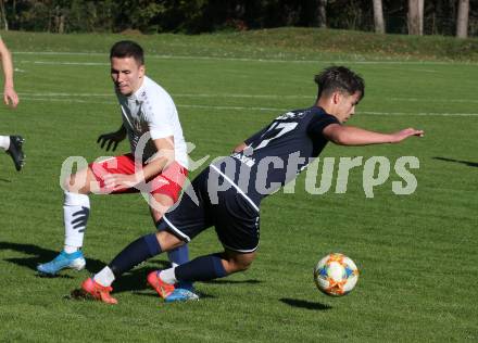 Fussball. Kaerntner Liga. Ferlach Atus gegen ATSV Wolfsberg.   Dominik Mak (Ferlach),     Maximilian Sorger (Wolfsberg). Ferlach, 23.10.2021.
Foto: Kuess
---
pressefotos, pressefotografie, kuess, qs, qspictures, sport, bild, bilder, bilddatenbank