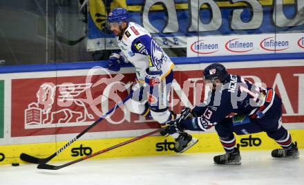 EBEL. Eishockey Bundesliga. VSV gegen Fehervar AV19.  Brett Flemming,  (VSV),  Kristof Nemeth (Fehervar AV19). Villach, am 26.10.2021.
Foto: Kuess
www.qspictures.net
---
pressefotos, pressefotografie, kuess, qs, qspictures, sport, bild, bilder, bilddatenbank