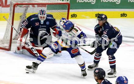 EBEL. Eishockey Bundesliga. VSV gegen Fehervar AV19. Chris Collins, (VSV),   Milan Horvath, Rasmus Torronen  (Fehervar AV19). Villach, am 26.10.2021.
Foto: Kuess
www.qspictures.net
---
pressefotos, pressefotografie, kuess, qs, qspictures, sport, bild, bilder, bilddatenbank