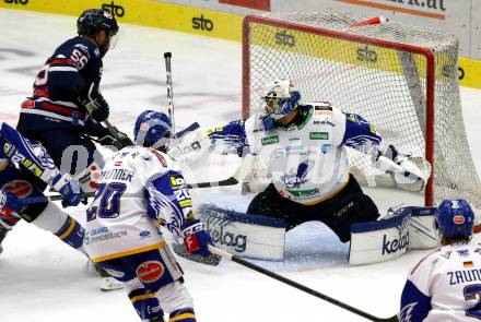 EBEL. Eishockey Bundesliga. VSV gegen Fehervar AV19. Andreas Bernard,   (VSV), Andrew Sarauer  (Fehervar AV19). Villach, am 26.10.2021.
Foto: Kuess
www.qspictures.net
---
pressefotos, pressefotografie, kuess, qs, qspictures, sport, bild, bilder, bilddatenbank