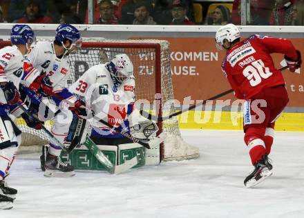 EBEL. Eishockey Bundesliga. KAC gegen	HC TWK Innsbruck. Matthew Fraser,  (KAC), Thomas Edward McCollum  (Innsbruck). Klagenfurt, am 29.10.2021.
Foto: Kuess
www.qspictures.net

---
pressefotos, pressefotografie, kuess, qs, qspictures, sport, bild, bilder, bilddatenbank