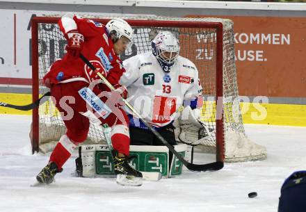 EBEL. Eishockey Bundesliga. KAC gegen	HC TWK Innsbruck. Nikolaus Kraus,  (KAC),  Thomas Edward McCollum (Innsbruck). Klagenfurt, am 29.10.2021.
Foto: Kuess
www.qspictures.net

---
pressefotos, pressefotografie, kuess, qs, qspictures, sport, bild, bilder, bilddatenbank