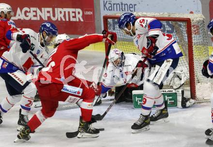 EBEL. Eishockey Bundesliga. KAC gegen	HC TWK Innsbruck. Nikolaus Kraus,  (KAC),  Thomas Edwars McCollum, Joel Messner, Simon Bourque (Innsbruck). Klagenfurt, am 29.10.2021.
Foto: Kuess
www.qspictures.net

---
pressefotos, pressefotografie, kuess, qs, qspictures, sport, bild, bilder, bilddatenbank