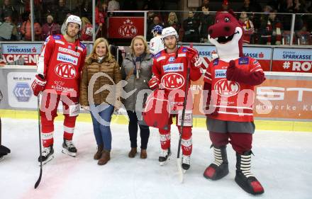 EBEL. Eishockey Bundesliga. KAC gegen	HC TWK Innsbruck. Spieler des Abends. Thomas Hundertpfund, Johannes Bischofberger (KAC). Klagenfurt, am 29.10.2021.
Foto: Kuess
www.qspictures.net

---
pressefotos, pressefotografie, kuess, qs, qspictures, sport, bild, bilder, bilddatenbank