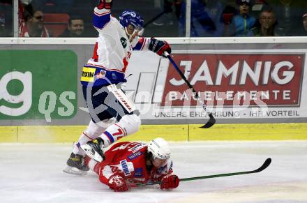 EBEL. Eishockey Bundesliga. KAC gegen	HC TWK Innsbruck. Samuel Witting,  (KAC), Nico Feldner  (Innsbruck). Klagenfurt, am 29.10.2021.
Foto: Kuess
www.qspictures.net

---
pressefotos, pressefotografie, kuess, qs, qspictures, sport, bild, bilder, bilddatenbank