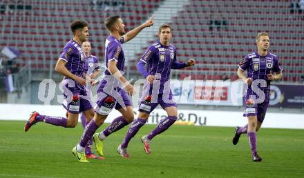 Fussball. Bundesliga. SK Austria Klagenfurt gegen  FC Flyeralarm Admira.   Torjubel Turgay Gemicibasi, Alexander Fuchs, Ivan Saravanja, Christopher Cvetko (Klagenfurt). Klagenfurt, am 30.10.2021.
Foto: Kuess
www.qspictures.net
---
pressefotos, pressefotografie, kuess, qs, qspictures, sport, bild, bilder, bilddatenbank