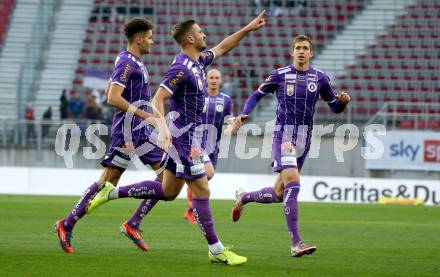 Fussball. Bundesliga. SK Austria Klagenfurt gegen  FC Flyeralarm Admira.   Torjubel Turgay Gemicibasi, Alexander Fuchs, Ivan Saravanja (Klagenfurt). Klagenfurt, am 30.10.2021.
Foto: Kuess
www.qspictures.net
---
pressefotos, pressefotografie, kuess, qs, qspictures, sport, bild, bilder, bilddatenbank