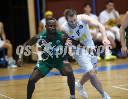 Basketball Zweite Liga 2021/2022. Grunddurchgang 4. Runde.  Woerthersee Piraten gegen Dornbirn Lions.  Maximilian Kunovjanek (Piraten), Thimothee Troussel  (Dornbirn). Klagenfurt, am 30.10.2021.
Foto: Kuess
www.qspictures.net

---
pressefotos, pressefotografie, kuess, qs, qspictures, sport, bild, bilder, bilddatenbank