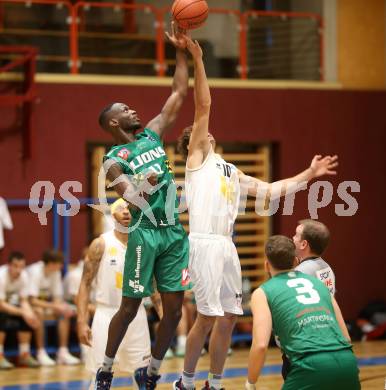 Basketball Zweite Liga 2021/2022. Grunddurchgang 4. Runde.  Woerthersee Piraten gegen Dornbirn Lions. Simon Finzgar (Piraten), Thimothee Troussel  (Dornbirn). Klagenfurt, am 30.10.2021.
Foto: Kuess
www.qspictures.net

---
pressefotos, pressefotografie, kuess, qs, qspictures, sport, bild, bilder, bilddatenbank