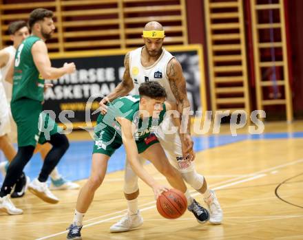 Basketball Zweite Liga 2021/2022. Grunddurchgang 4. Runde.  Woerthersee Piraten gegen Dornbirn Lions. Shawn Ray (Piraten), Filip Brajkovic  (Dornbirn). Klagenfurt, am 30.10.2021.
Foto: Kuess
www.qspictures.net

---
pressefotos, pressefotografie, kuess, qs, qspictures, sport, bild, bilder, bilddatenbank