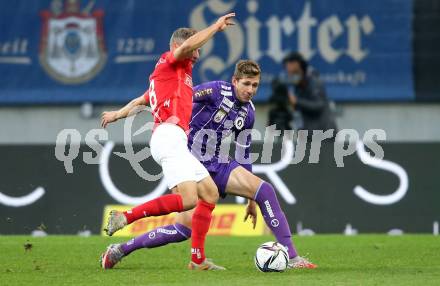 Fussball. Bundesliga. SK Austria Klagenfurt gegen  FC Flyeralarm Admira.   Ivan Saravanja,  (Klagenfurt), Roman Kerschbaum (Admira). Klagenfurt, am 30.10.2021.
Foto: Kuess
www.qspictures.net
---
pressefotos, pressefotografie, kuess, qs, qspictures, sport, bild, bilder, bilddatenbank