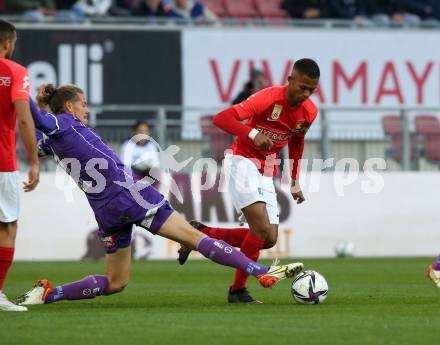 Fussball. Bundesliga. SK Austria Klagenfurt gegen  FC Flyeralarm Admira.   Patrick Greil,  (Klagenfurt), De Souza Monteiro Patrick Robson (Admira). Klagenfurt, am 30.10.2021.
Foto: Kuess
www.qspictures.net
---
pressefotos, pressefotografie, kuess, qs, qspictures, sport, bild, bilder, bilddatenbank