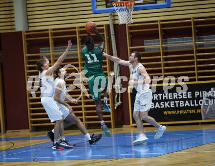 Basketball Zweite Liga 2021/2022. Grunddurchgang 4. Runde.  Woerthersee Piraten gegen Dornbirn Lions. Simon Finzgar, Alen Repac, Maximilian Kunovjanek (Piraten), Thimothee Troussel  (Dornbirn). Klagenfurt, am 30.10.2021.
Foto: Kuess
www.qspictures.net

---
pressefotos, pressefotografie, kuess, qs, qspictures, sport, bild, bilder, bilddatenbank