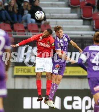 Fussball. Bundesliga. SK Austria Klagenfurt gegen  FC Flyeralarm Admira.   Herbert Paul,  (Klagenfurt), De Souza Monteiro Patrick Robson (Admira). Klagenfurt, am 30.10.2021.
Foto: Kuess
www.qspictures.net
---
pressefotos, pressefotografie, kuess, qs, qspictures, sport, bild, bilder, bilddatenbank