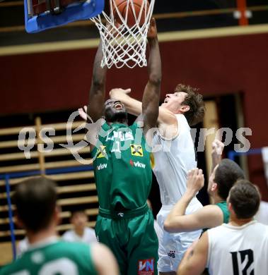 Basketball Zweite Liga 2021/2022. Grunddurchgang 4. Runde.  Woerthersee Piraten gegen Dornbirn Lions. Simon Finzgar (Piraten), Thimothee Troussel  (Dornbirn). Klagenfurt, am 30.10.2021.
Foto: Kuess
www.qspictures.net

---
pressefotos, pressefotografie, kuess, qs, qspictures, sport, bild, bilder, bilddatenbank