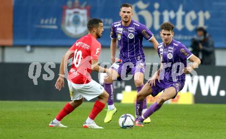 Fussball. Bundesliga. SK Austria Klagenfurt gegen  FC Flyeralarm Admira.   Alexander Fuchs, Turgay Gemicibasi,  (Klagenfurt), Ilay Elmkies (Admira). Klagenfurt, am 30.10.2021.
Foto: Kuess
www.qspictures.net
---
pressefotos, pressefotografie, kuess, qs, qspictures, sport, bild, bilder, bilddatenbank