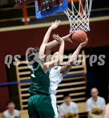 Basketball Zweite Liga 2021/2022. Grunddurchgang 4. Runde.  Woerthersee Piraten gegen Dornbirn Lions. Shawn Ray (Piraten), Filip Brajkovic (Dornbirn). Klagenfurt, am 30.10.2021.
Foto: Kuess
www.qspictures.net

---
pressefotos, pressefotografie, kuess, qs, qspictures, sport, bild, bilder, bilddatenbank