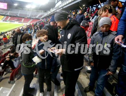 Fussball. Bundesliga. SK Austria Klagenfurt gegen  FC Flyeralarm Admira.   Fabian Miesenboeck, Kinder (Klagenfurt). Klagenfurt, am 30.10.2021.
Foto: Kuess
www.qspictures.net
---
pressefotos, pressefotografie, kuess, qs, qspictures, sport, bild, bilder, bilddatenbank