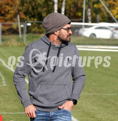 Fussball. Kaerntner Liga. Maria Saal gegen Koettmannsdorf.  Trainer Aldamir Araujo Da Silva Filho (Maria Saal). Maria Saal, 30.10.2021.
Foto: Kuess
---
pressefotos, pressefotografie, kuess, qs, qspictures, sport, bild, bilder, bilddatenbank