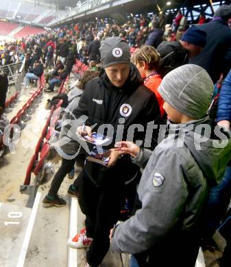 Fussball. Bundesliga. SK Austria Klagenfurt gegen  FC Flyeralarm Admira.   Fabian Miesenboeck, Kinder (Klagenfurt). Klagenfurt, am 30.10.2021.
Foto: Kuess
www.qspictures.net
---
pressefotos, pressefotografie, kuess, qs, qspictures, sport, bild, bilder, bilddatenbank