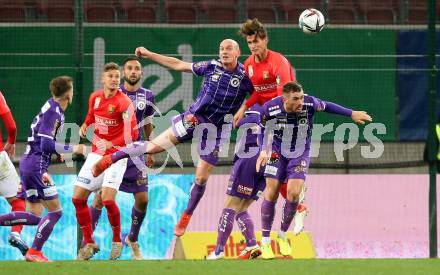 Fussball. Bundesliga. SK Austria Klagenfurt gegen  FC Flyeralarm Admira.   Nicolas Wimmer, Turgay Gemicibasi, (Klagenfurt), Wilhelm Vorsager  (Admira). Klagenfurt, am 30.10.2021.
Foto: Kuess
www.qspictures.net
---
pressefotos, pressefotografie, kuess, qs, qspictures, sport, bild, bilder, bilddatenbank